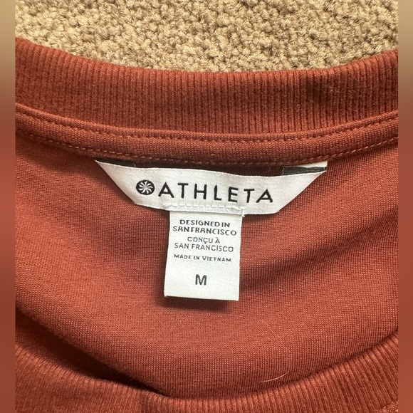 EUC Athleta Harlow Hybrid Tee- M - Picture 5 of 5